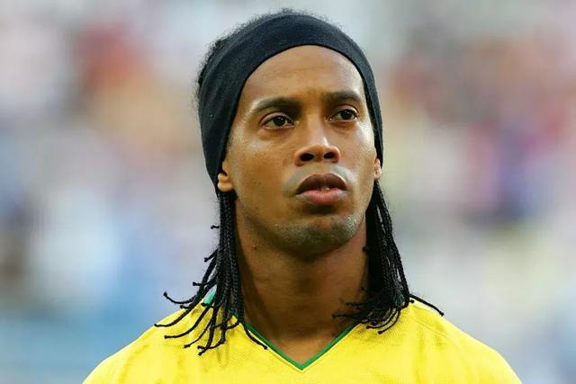 杨瀚森11+16+8青岛大胜新疆 上海3分险胜同曦