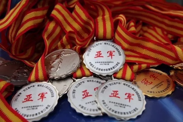 福克斯44分詹姆斯空砍31+13 国王力克湖人