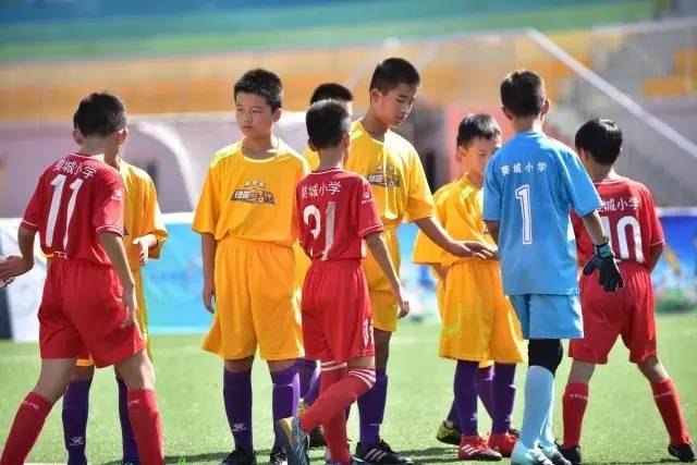 阿诺德坚持要35万镑周薪，利物浦提供合同25万镑